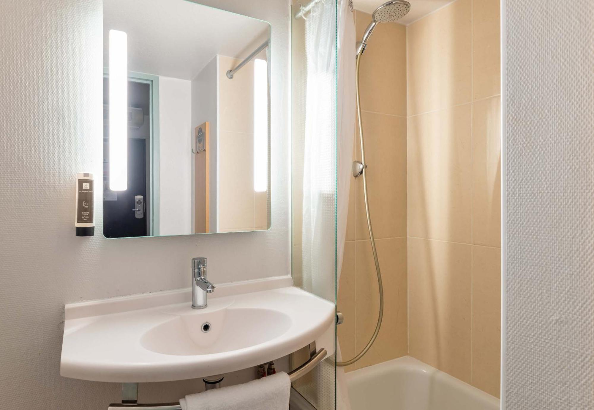B&B Hotel Lyon St Priest Saint-Priest  Buitenkant foto